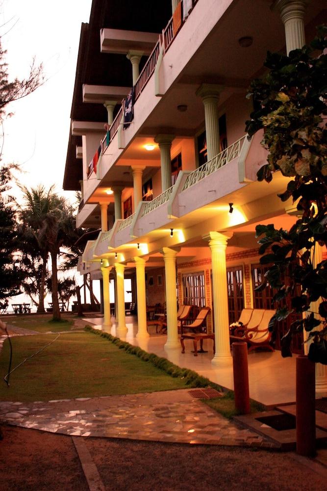 Time N Tide Beach Resort Hikkaduwa Exteriér fotografie