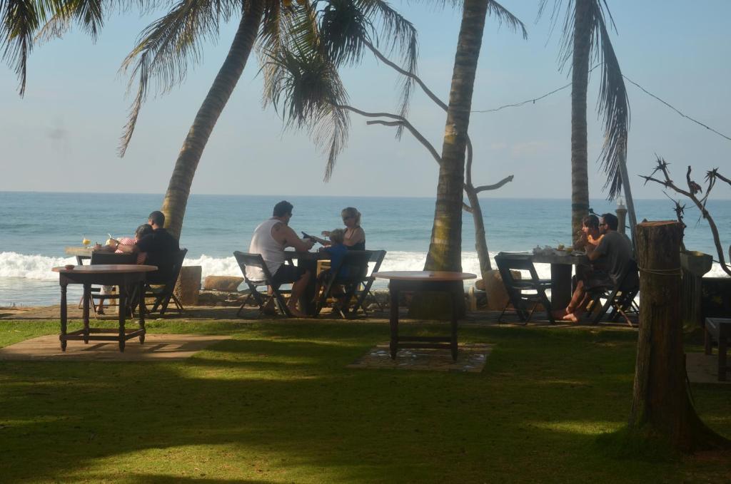 Time N Tide Beach Resort Hikkaduwa Exteriér fotografie